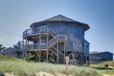 Image de Point Break Cottage- Steps to Beach- Community Pool & Spa