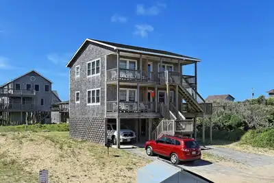 Image de Pelican Place Cottage- Short walk to beach- Community Pool & Spa