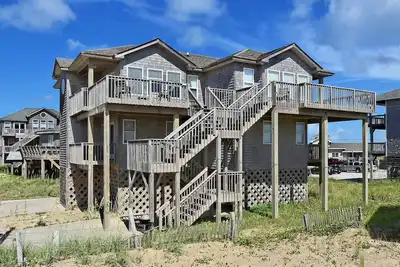 Image de Sunrise Cottage- Excellent Ocean Views- Steps to Beach- Community Pool