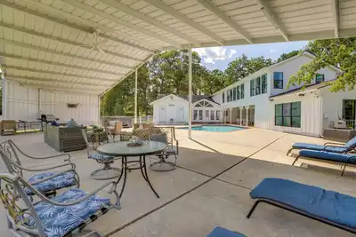 Private Pool: Spacious & Secluded Magnolia Cottage