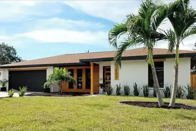 Image de 5 Stars. Private & secluded home with easy access to Anna Maria Island beaches.