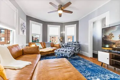 Image de Entire Cozy House near Moody St, Bentley, Brandeis