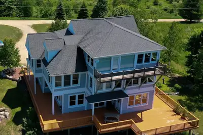 Image de Villa Urbana - Experience Northern Michigan in a Unique Charlevoix Retreat