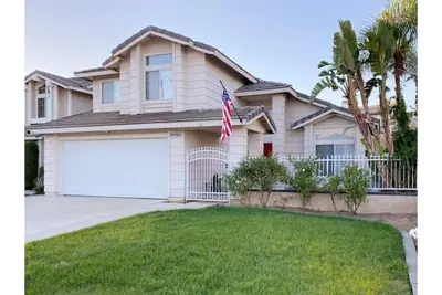 Image de Spacious home. Bbq grill, firepit & pool table