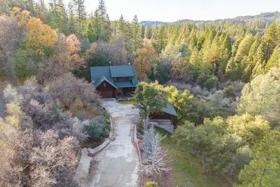Image de Murph Lodge- 4br w/Ac, Hot Tub, Billiards, Ping Pong and More!