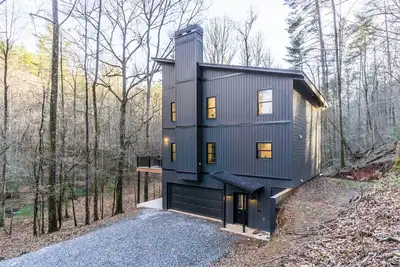 Image de Modern Mountain Escape-Hot Tub/Creek/Games Galore/3-Bedrooms!