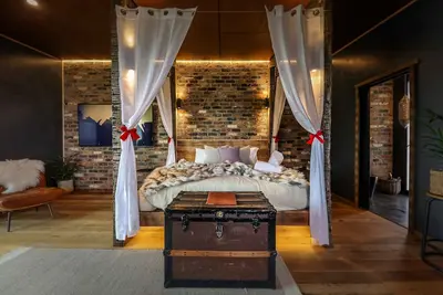 Image de Stay where the world can't find you. Quirky salvage luxury at its very best.