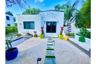 Image de Serendipity Miami - 3 Bedroom 2 Bathrooms Modern Home.