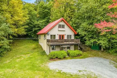 Image de Large Ski Chalet minutes from Smuggler's Notch!