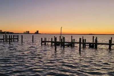 Image de 2 Bdrm, 2 Bath, 2 Blocks from the Beach!