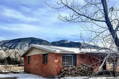 Image de Spacious cozy home, minutes from adventure both in Red River & Taos.