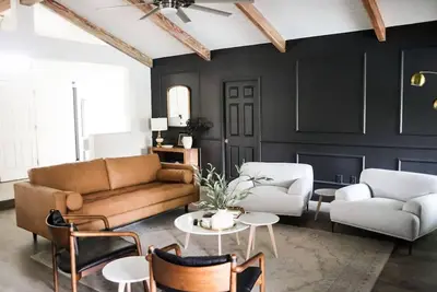 Image de Stunning Mid-Century 5-Bed Home with Pool/Hot Tub