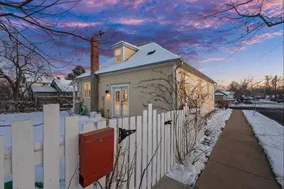 Image de Charming Historical Home - Walk to Restaurants