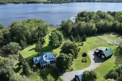 Image de Lake Salem Waterfront Estate - Sleeps 14