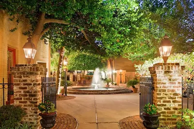 Image de Quaint Townhome in the Heart of Charleston - Lodge Alley Inn