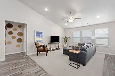 *New Home*~ Big Game Room ~ 6 TVs ~ Great Location