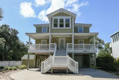 Image de Sound Reflections - 4 Br Soundside home in Monteray Shores Corolla w/Private Pool