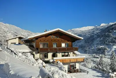 Image de Appartement \"Haus Kropfa\" avec terrasse, balcon et Wi-Fi partagés.