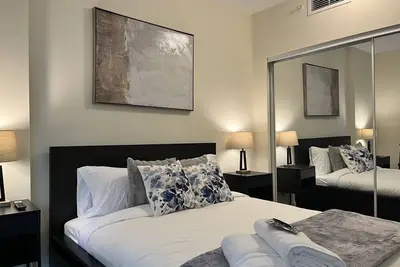 Image de Fantastic Olympic Village 1br+Den with A\/C