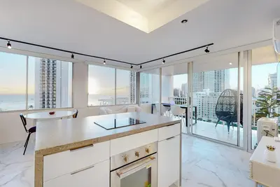 Image de Ocean View 1br in Waikiki mins from the beach w/ Free parking