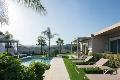 Image de Heated pool, on-site sports field, sauna, kids pool & daily housekeeping!