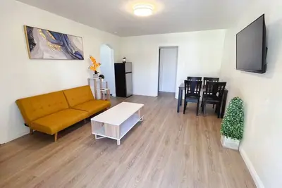 Image de Remodeled 2b1b w/ Free Parking (Prime Location)