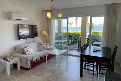 Image de Sunset A4, 3 bedroom Calis beachfront apartment with pool