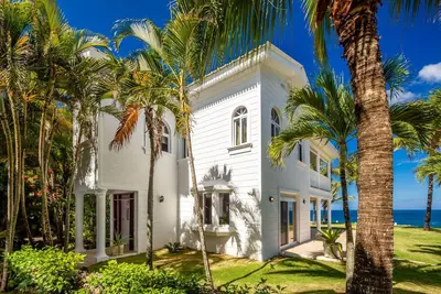 Image de Villa de luxe en front de mer avec des vues incroyables