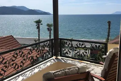 Image de Sunset A17, Beach front apartment with pool and stunning seaviews