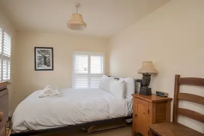 Image de Pass the Keys | Central 6 Sleeper 2 Storey Flat in Windsor