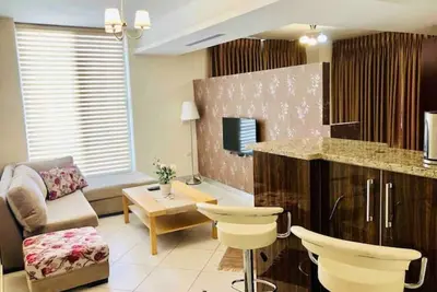 Image de Modern studio 13 mins away to downtown - few steps to great food, cafes, shops