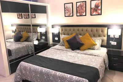 Image de Contemporary studio 13 mins to downtown - few steps to great foods, cafes, shops