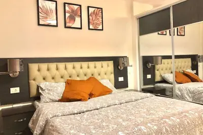 Image de Contemporary studio 13 mins to downtown - few steps to great food, cafes, shops