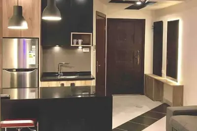 Image de Luxurious studio 13 mins to downtown - few steps to great foods, cafes, shops