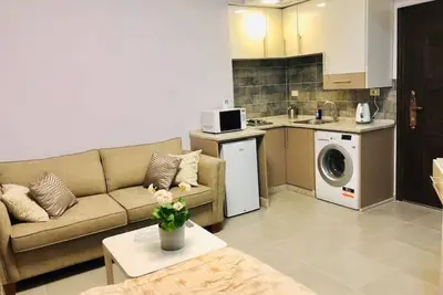 Image de Convenient studio 13 mins to downtown - steps away to great food, cafes, shops