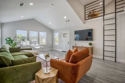 Image de Duplex for Large Groups by Med Center and Downtown