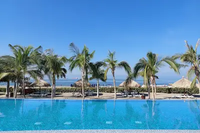 Image de New and sensational, beach club in the caribbean