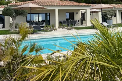 Image de Villa \"Les Oliviers\" haut standing 5 chambres - piscine - vue mer et collines