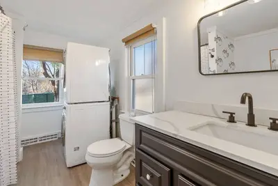 Image de Newly renovated spacious 2 bed 1 bath apartment, great location