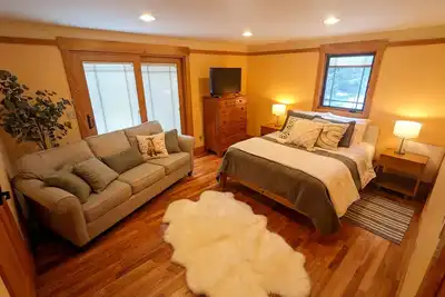 Image de Upscale, Quiet & Private, Easily Accessible