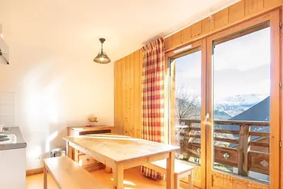 Image de 250m des commerces, piscine, balcon, parking, télévision, casier à ski, 28m², Saint Sorlin d'Arves