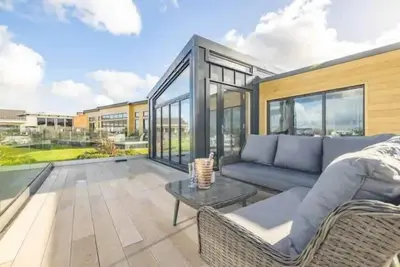 Image de Luxury Lodge ❤ Hot Tub & Stunning Marina Views ❤