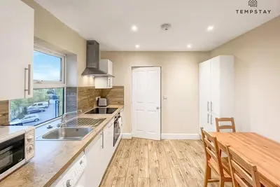 Image de Cosy Home In Central Windsor & Free Parking