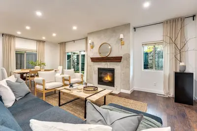 Image de Gorgeously Designed Entire Home!