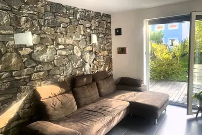 Image de Light-flooded house with large garden