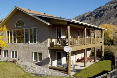 Image de Riverside Lodge: wildlife watching, fishing, hiking from the house. Next to Ynp!