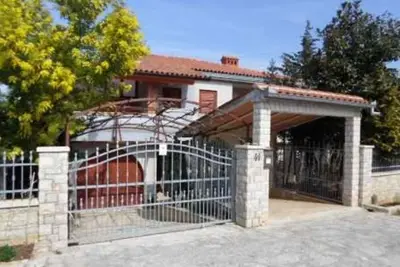 Image de Appartement dans Banjole avec terrasse, Climatisation, Wifi, Machine à laver (3360-1)