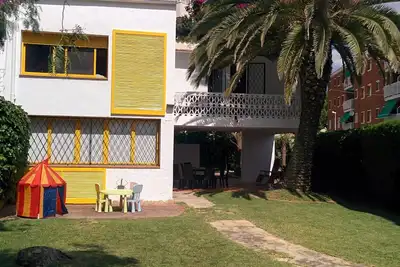 Image de 1 minute walk to the beach. Great garden. The best location