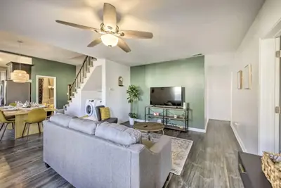 Image de Sunny Getaway mins to downtown and bottleworks