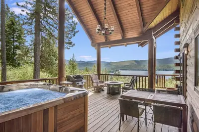 Image de Amazing lake view cabin with hot tub - 10 min from Suncadia